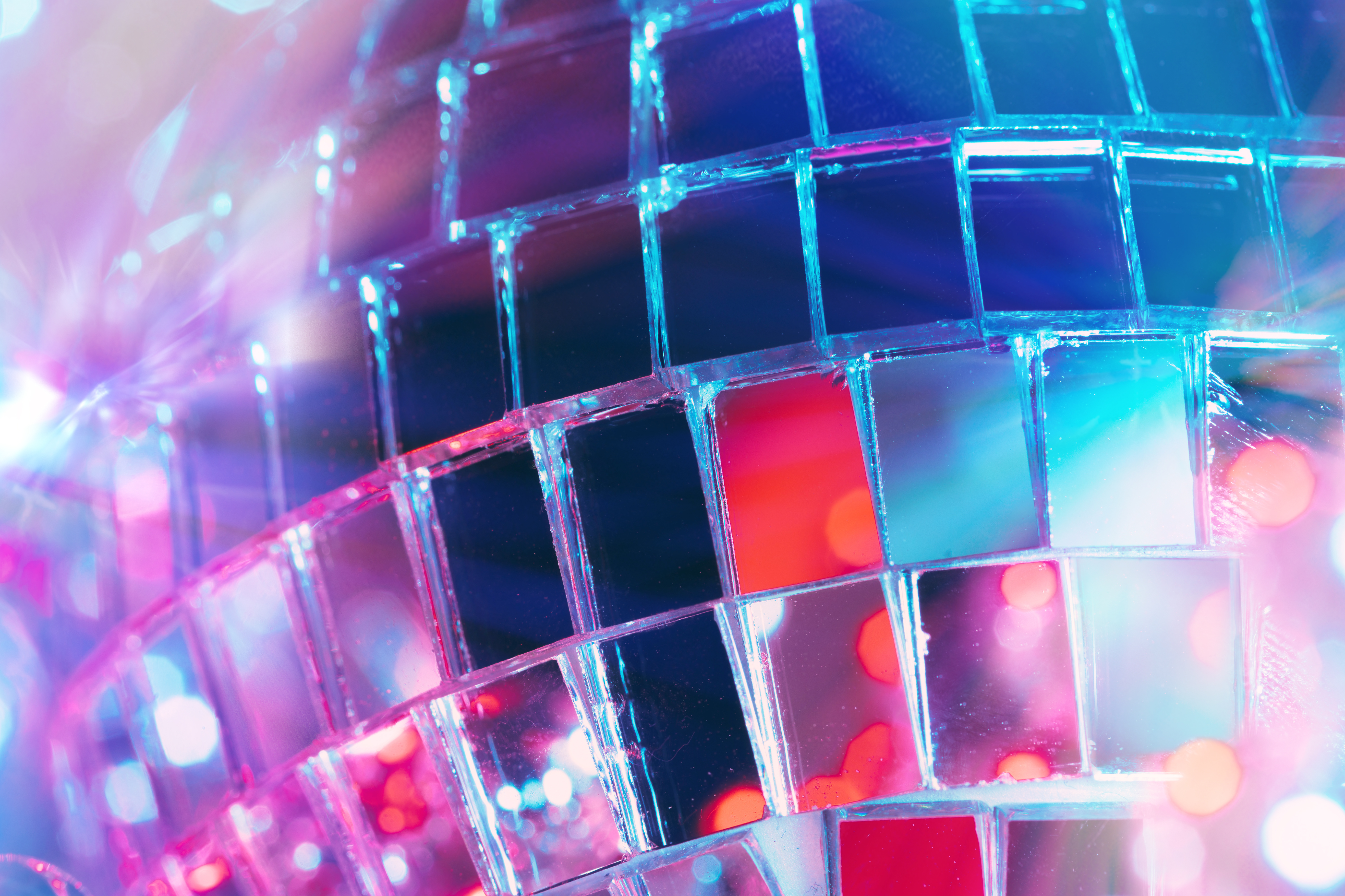 Когато нощта ухае на страст: летни аромати за след залез